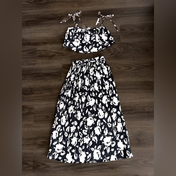 ASOS 2 piece black and white top and skirt set - Picture 7 of 9
